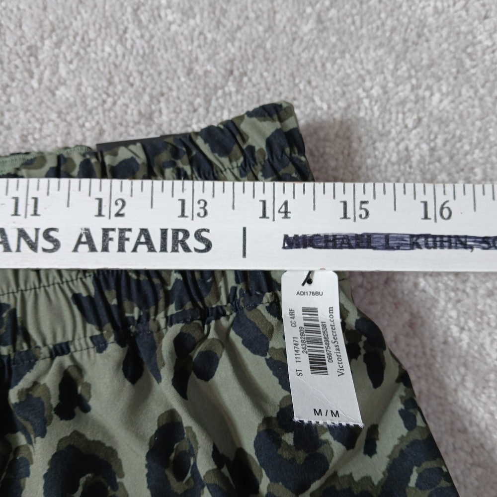 Victoria's Secret Sport Dark Green Cheetah Quick Dry Active Shorts Medium NWT - Picture 3 of 9